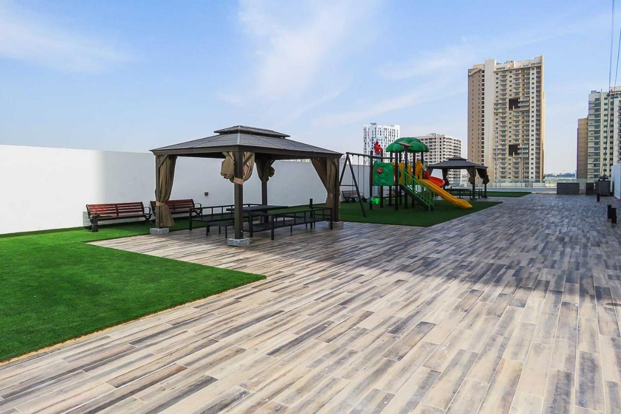 OYO 860 Studio Apartment, Maya Tower 4, Jumeirah Village Triangle Dubai Bagian luar foto